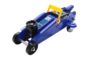 KRAFT KT 820001 Домкрат подкатной гидравлический 2 т. (кейс) - 4