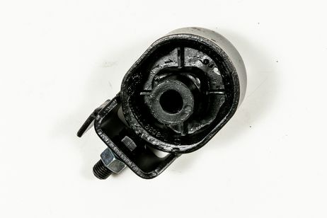 фото JD JRM0080A Опора двигателя задняя JD JRM0080A Опора двигателя задняя